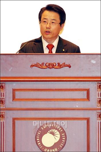 [사진]취임사하는 권혁세 신임 금감원장