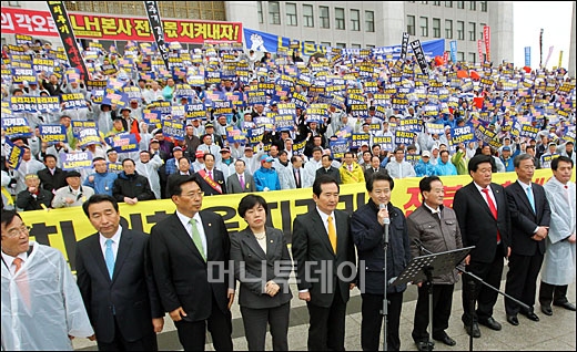 [사진]전북 민주 의원들, LH 분산배치 촉구 대회 참석