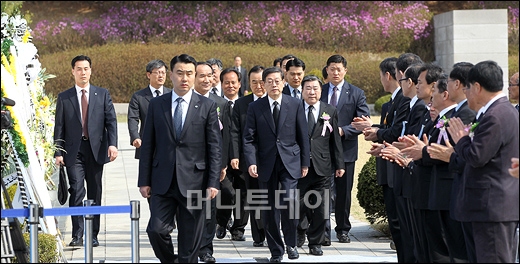 [사진]김황식 총리, 4·19 혁명 기념식 참석