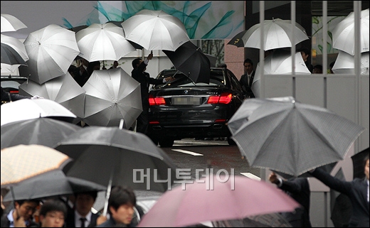 [사진]정용진-한지희 결혼식엔 핀 우산꽃 