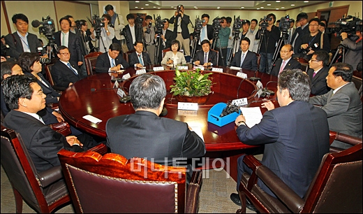 [사진]한나라당 첫 비대위 개최