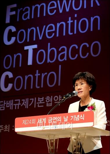 [사진]진수희 보건복지부 장관 "금연에 힘써주세요"