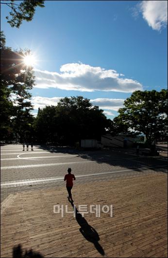 [사진]푸른 하늘 내비친 서울