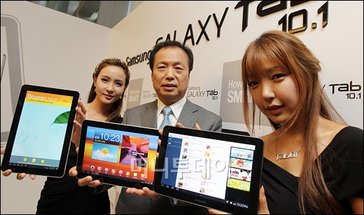 [사진]삼성 갤럭시탭 10.1 출시 '아이패드2  나와!'