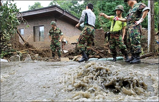 [사진]'아직도 역류하는 빗물'