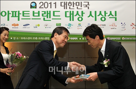[사진]한국토지주택공사, 아파트브랜드대상 신뢰도 부문 최우수상 수상