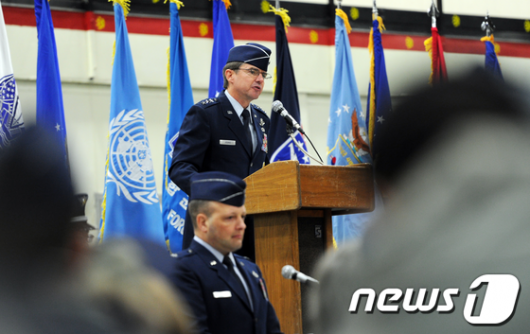 [사진]취임사하는 신임 주한 미공군 사령관