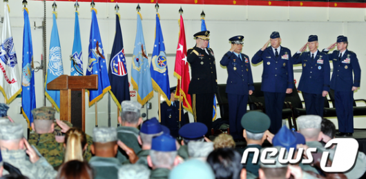 [사진]주한 미공군사령관 이·취임식