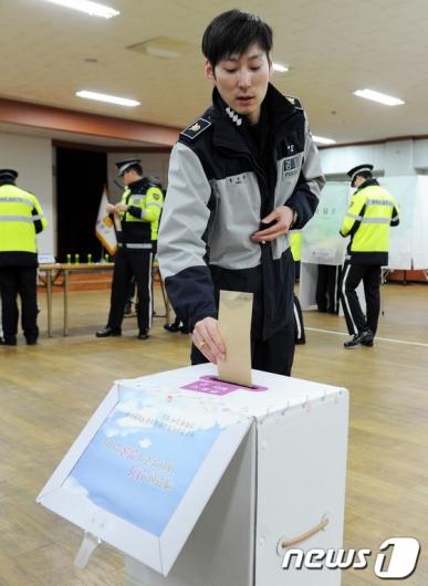 [사진]4.11 총선 부재자 투표 일제히 시작