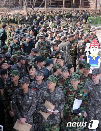 [사진]군장병들 '소중한 한표 행사'