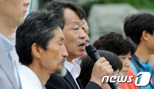 [사진]검찰 규탄 발언하는 강병기 후보