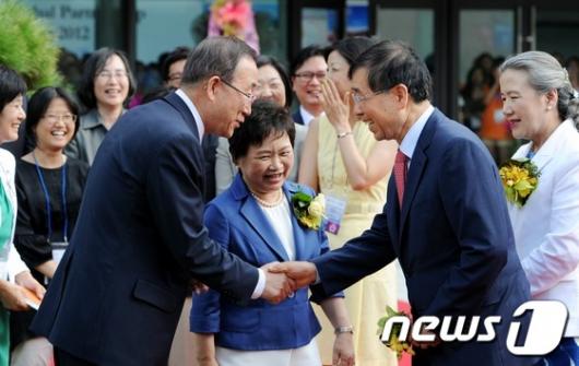 [사진]박원순 시장 만난 반기문 총장
