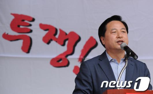 [사진]김두관, '한국항공우주산업 민영화 반대'