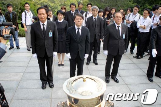 [사진]안철수 대선 후보 박정희 전 대통령 묘소 방문