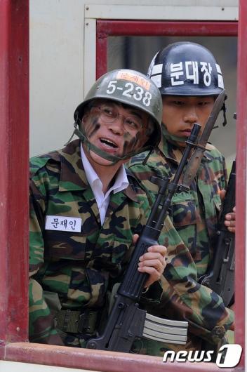 [사진]육군논산훈련소 방문한 문재인 후보