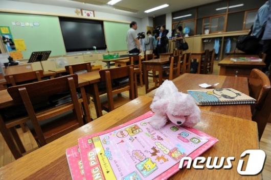 [사진]10대 괴한 난입한 초등학교 교실 