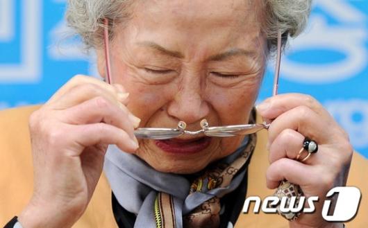[사진]눈물 흘리는 故김지태씨의 유족