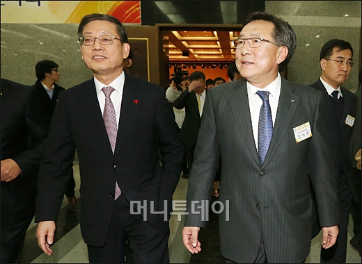 [사진]중기중앙회 신년인사회 참석한 김황식 총리