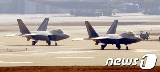 []"ǳ F-22"