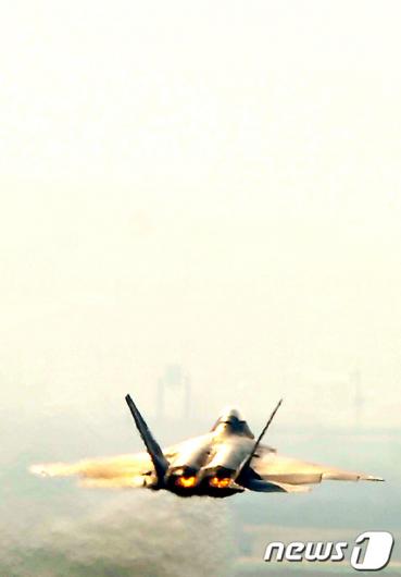 []" մ F-22"