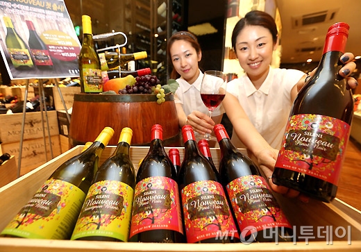 [사진]현대百, 여름에 맛보는 2013 첫 누보 와인 단독판매