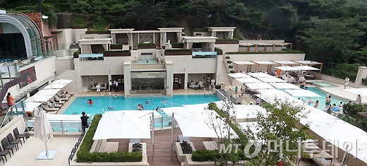 [사진]신라호텔, '새롭게 단장한 야외수영장'