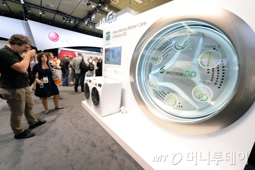 [사진]IFA 나들이 나선 LG '6모션' 세탁기
