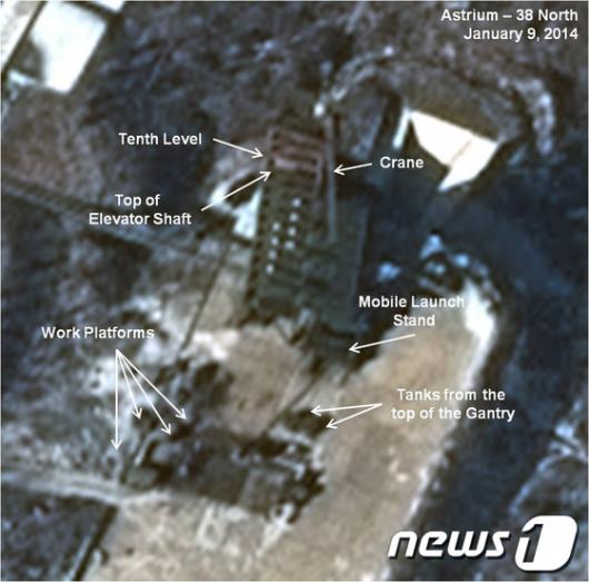 [사진]"북한, 대형 로켓 위해 동창리 발사장 개량"