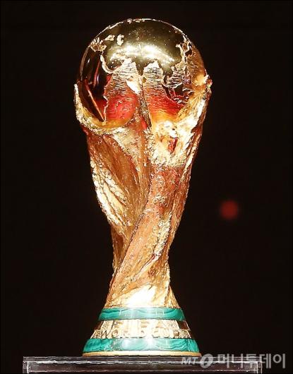 [사진]빛나는 FIFA 진품 월드컵트로피