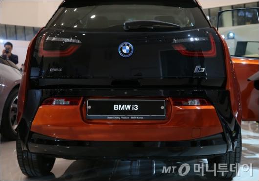 []BMW i3,  ޸