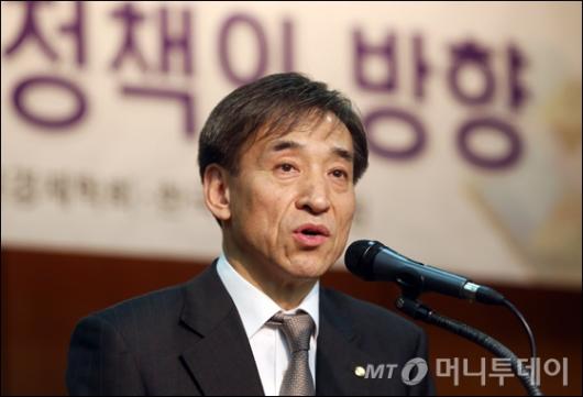 [사진]축사하는 이주열 한국은행 총재