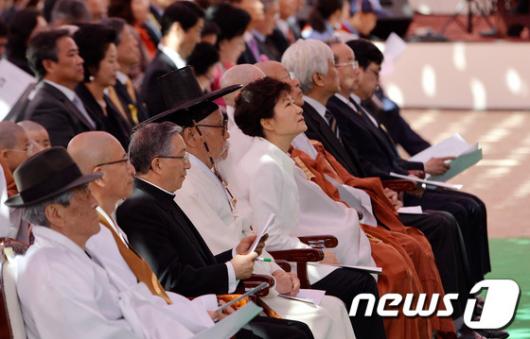 [사진]조계사 붕축법요식 참석한 박근혜 대통령