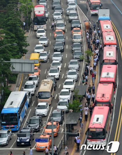 [사진]광역버스 좌석제 첫날 '출근 대란 현실화?'