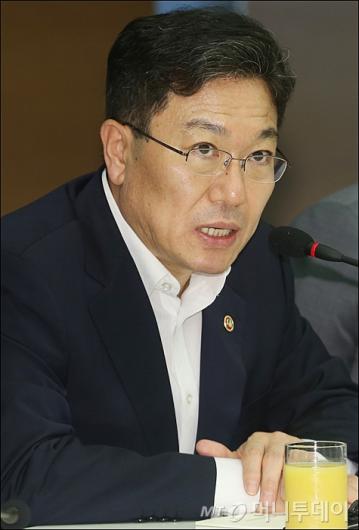 [사진]윤상직 장관 "9월까지 1만개 스마트공장 보급"