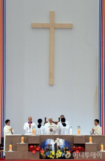 [사진]미사 집전하는 교황