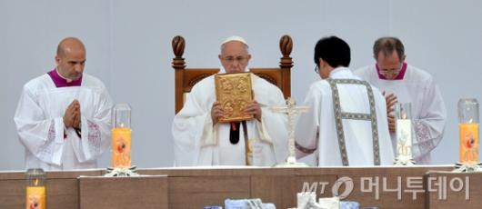 [사진]아시아 청년대회 폐막미사 집전하는 교황
