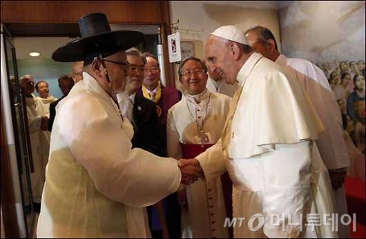 [사진]국내 종단 지도자들 만난 프란치스코 교황