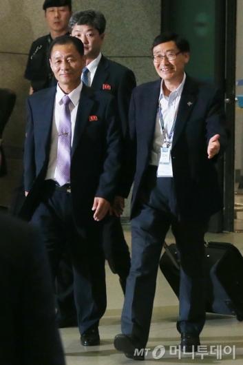 [사진]인천아시안게임 북한 대표단 입국