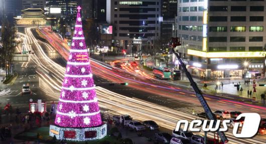 [사진]서울 밝힌 크리스마스 트리