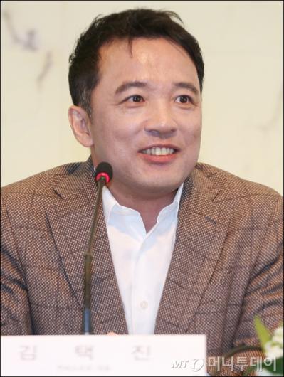 [사진]밝은 표정의 김택진 엔씨소프트 대표