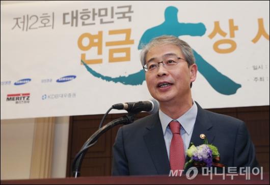 [사진]임종룡 금융위원장, 제2회 대한민국 연금대상 축사