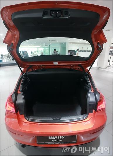 [사진]BMW 뉴 1시리즈, '넓은 트렁크'