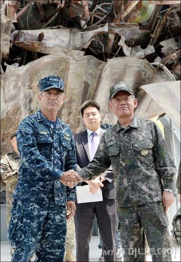 [사진]악수 나누는 합참의장-美태평양사령관
