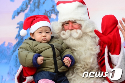 [사진]'산타와 아기'