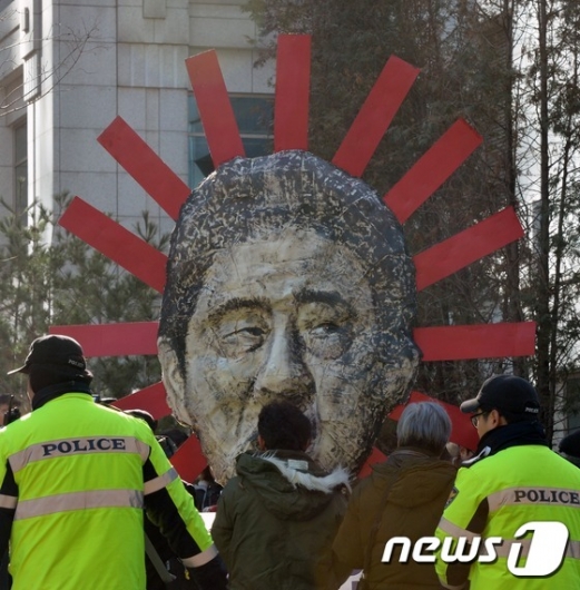 [사진]일본 대사관 앞 '아베 총리'