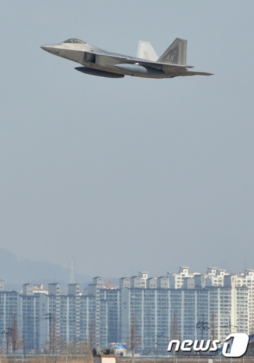 [사진]한반도 도착한 美 F-22