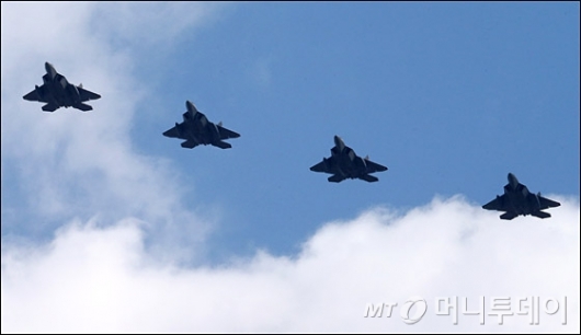 [사진]편대비행 중인 F-22 랩터