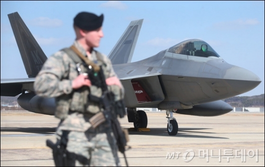 [사진]오산공군기지 착륙한 F-22 랩터