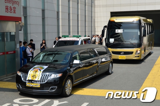 [사진]장례식장 나서는 '구의역 사고' 김군 운구행렬