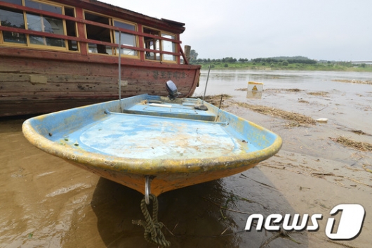 [사진]상승한 임진강 수위... 어민들 어업 중단